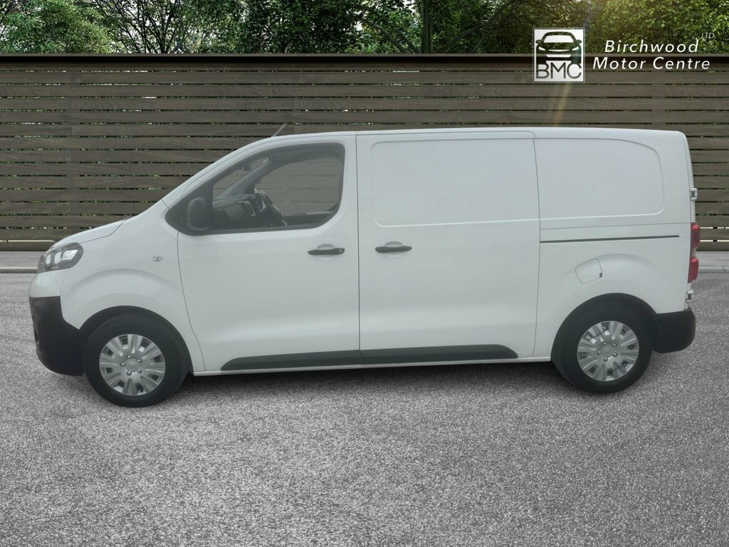 Vauxhall Vivaro 1.5L Sportive AX21VCL White #4