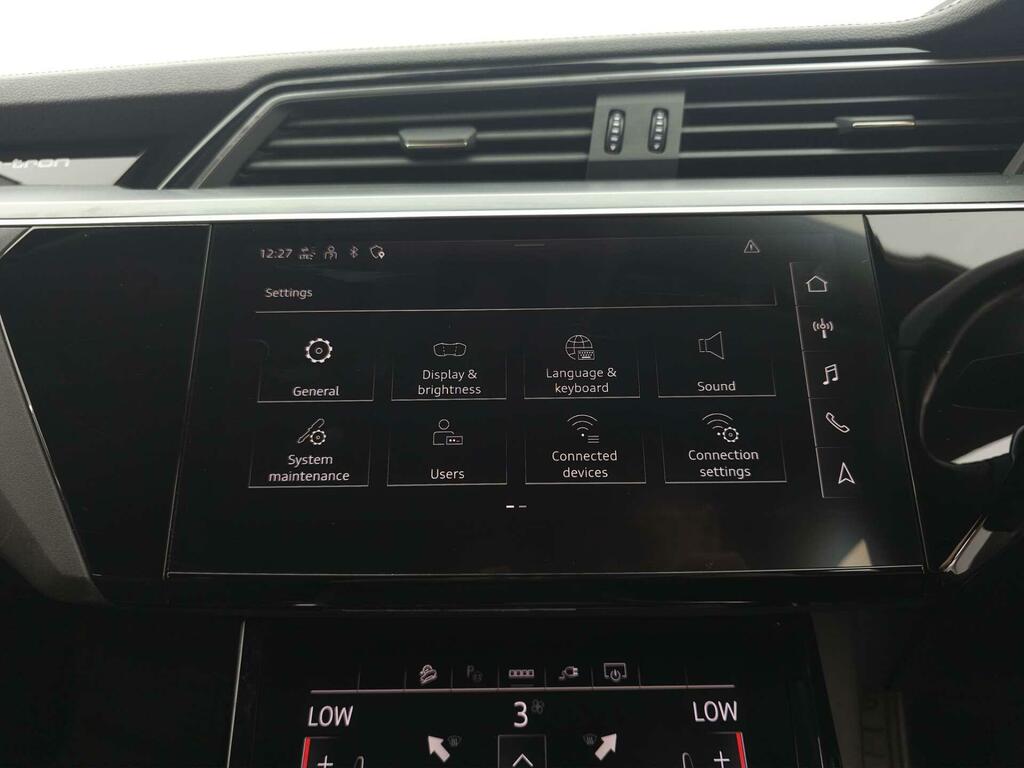 Audi E-tron Technik White #4