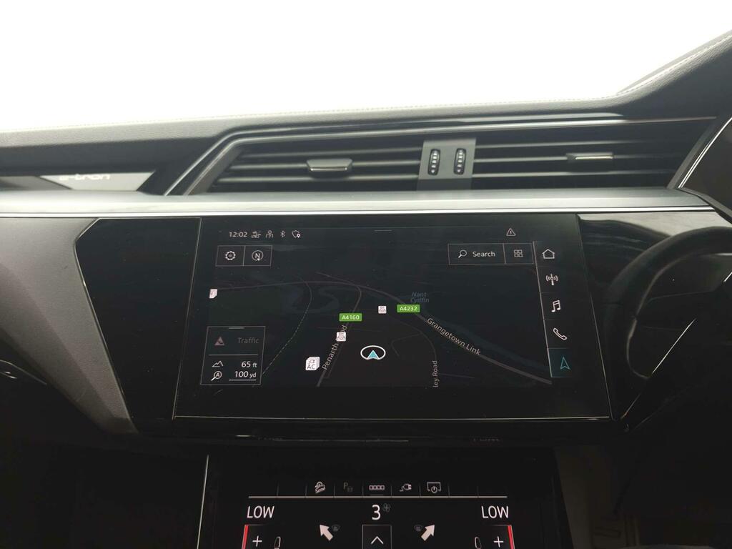 Audi E-tron Technik White #6