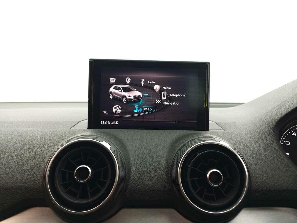 Audi Q2 Sport White #4
