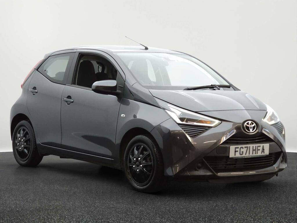 Toyota Aygo X X-play Grey