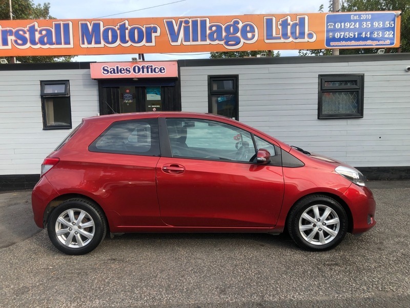 Toyota Yaris Vvt-i Tr Red #3