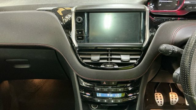 Peugeot 208 1.2 Allure 82 White #12