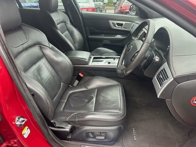 Jaguar XF 2.2D R-sport Black Sportbrake Red #5