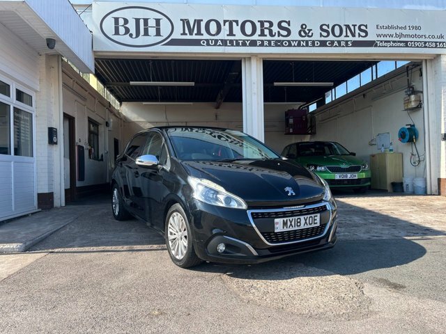 Peugeot 208 1.2 Puretech Allure Hatchback Black