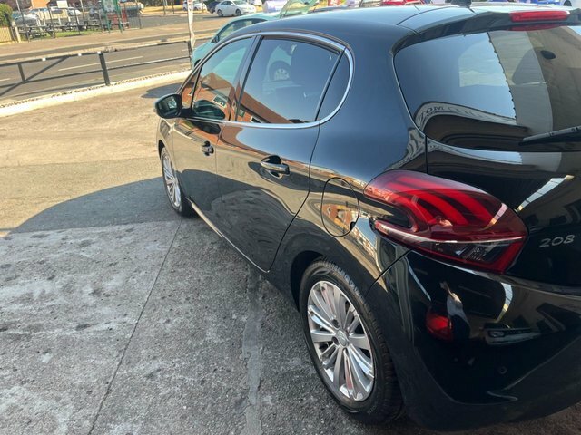 Peugeot 208 1.2 Puretech Allure Hatchback Black #6