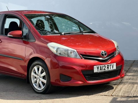 Toyota Yaris 1.3 Yaris Tr Red #2