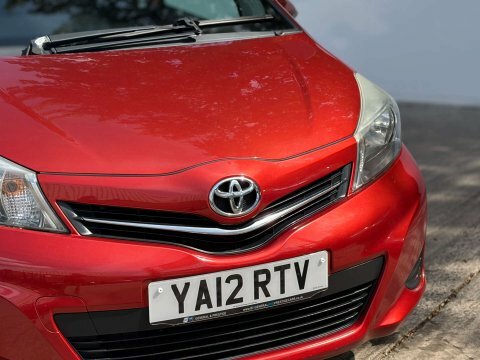 Toyota Yaris 1.3 Yaris Tr Red #3
