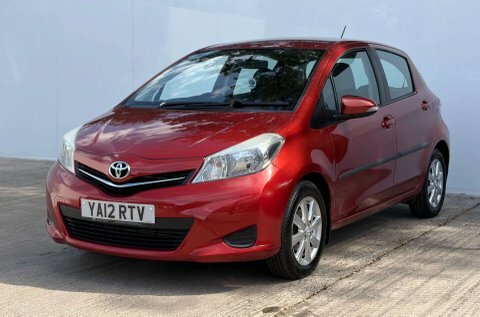 Toyota Yaris 1.3 Yaris Tr Red #4