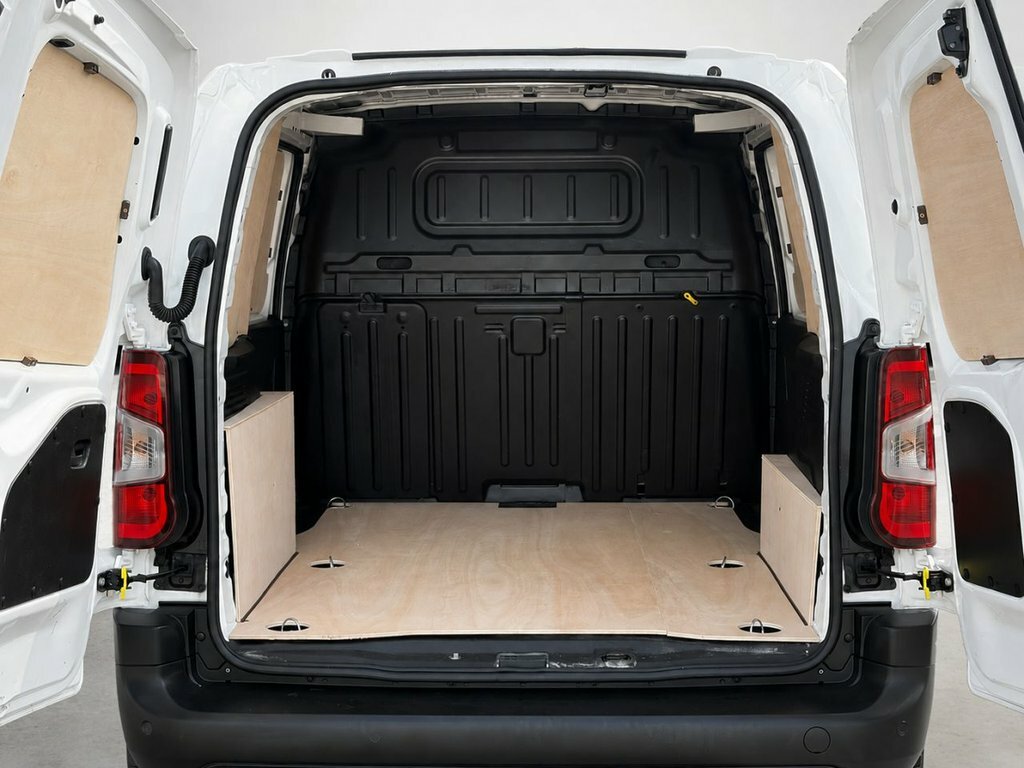 Toyota Proace City 1.5L Icon White #3