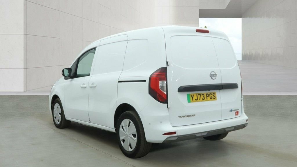 Nissan TOWNSTAR Mpv White #3