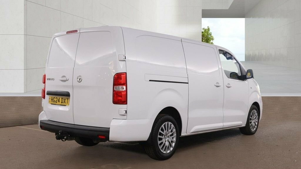 Vauxhall Vivaro 2L Pro 6Dr White #4