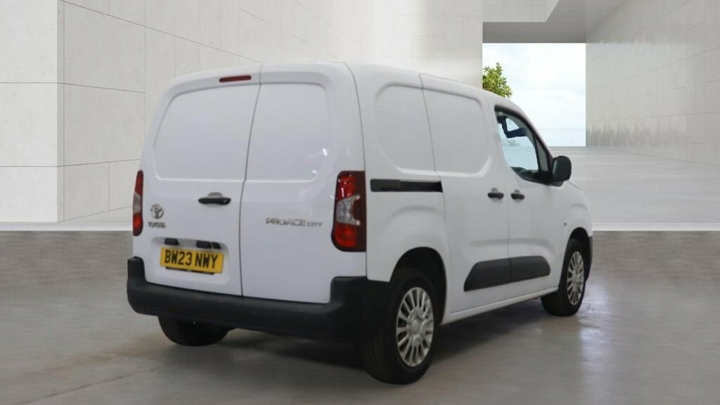 Toyota Proace City 1.5L Icon White #4