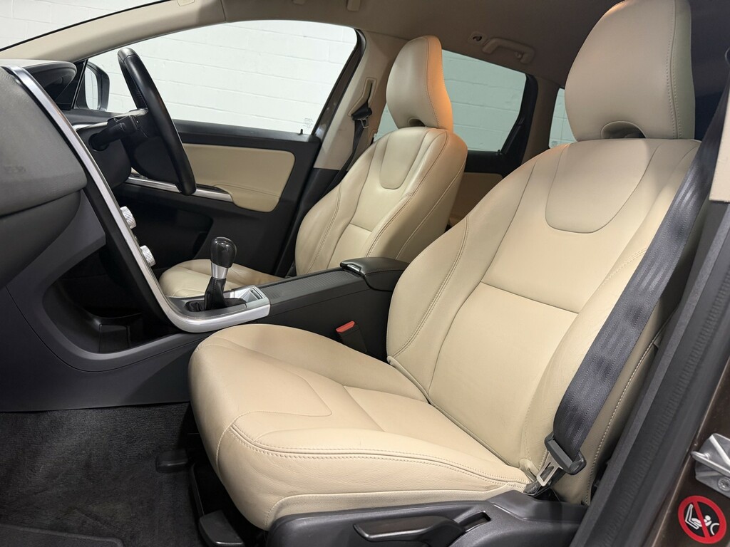 Volvo XC60 2.4 Se Nav D4 Awd Brown #3
