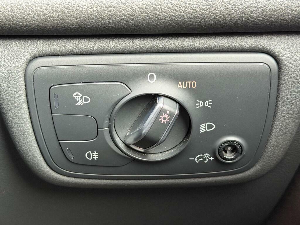 Audi A6 Saloon Tdi Ultra S Line Black Edition White #46