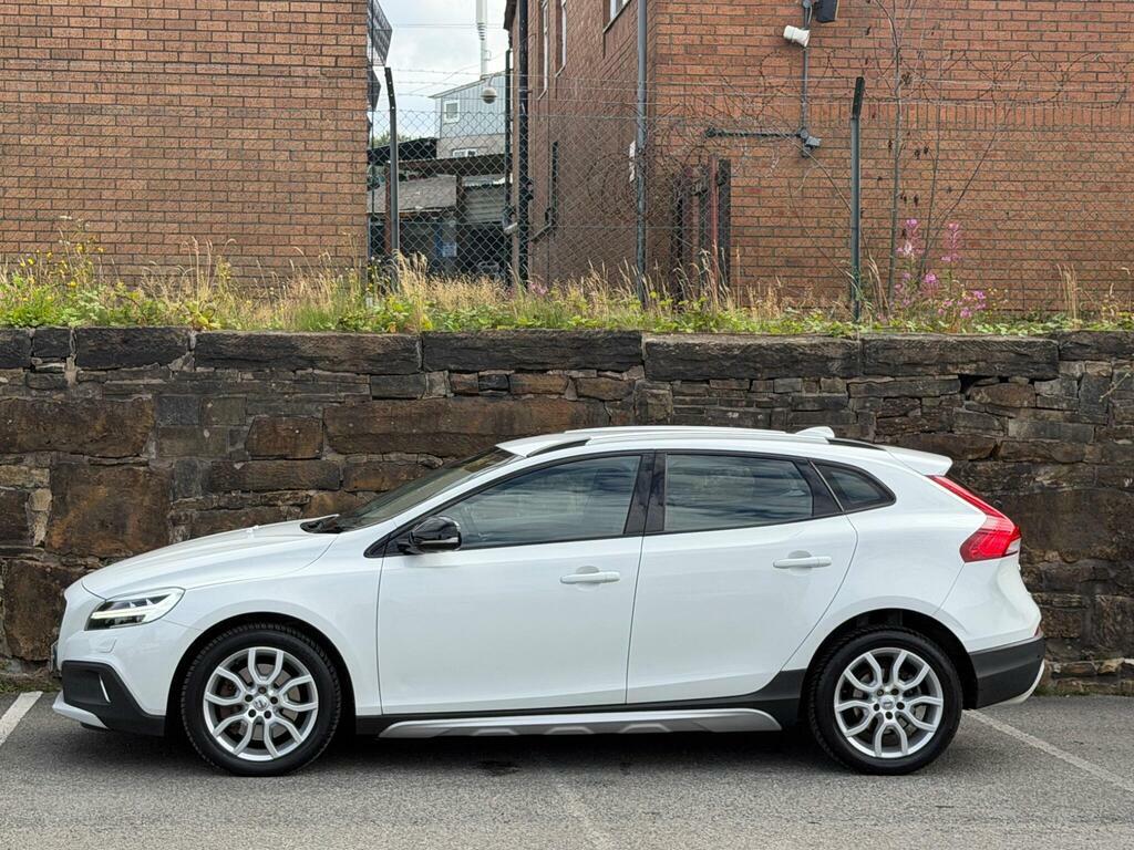 Volvo V40 Cross Country 2.0 D2 Pro Euro 6 S S White #4