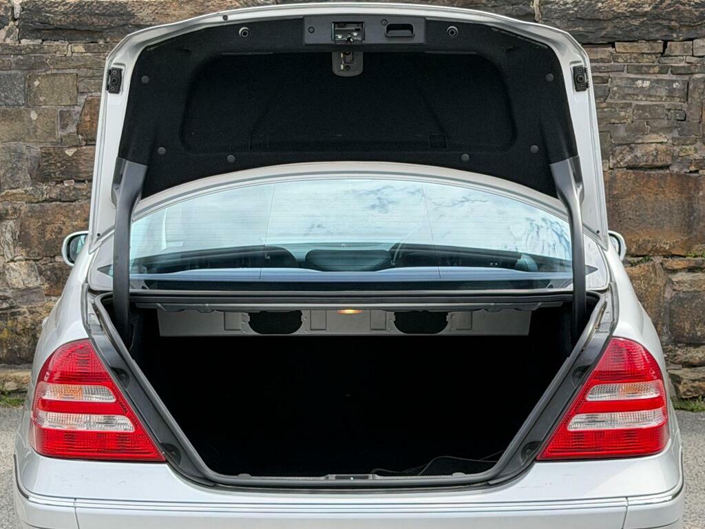 Mercedes-Benz C Class Saloon 2.5 C230 Avantgarde Se 7G-tronic 2006 Black #19