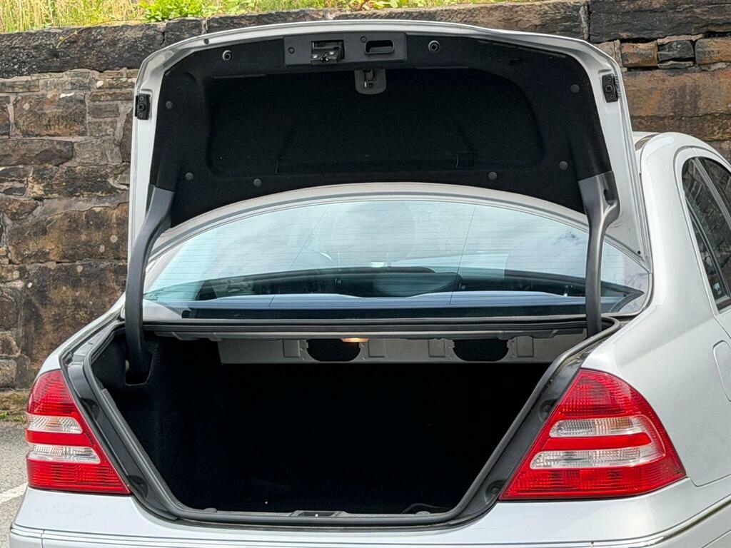 Mercedes-Benz C Class Saloon 2.5 C230 Avantgarde Se 7G-tronic 2006 Black #18