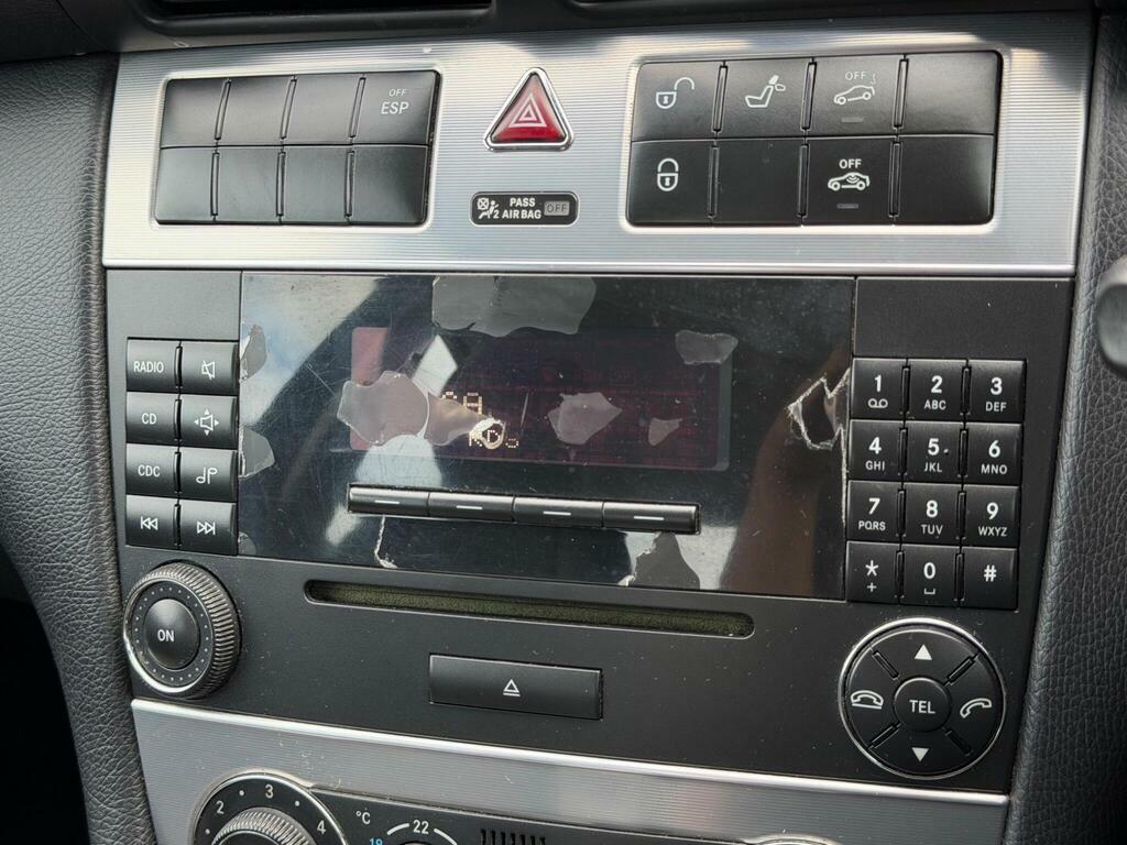 Mercedes-Benz C Class Saloon 2.5 C230 Avantgarde Se 7G-tronic 2006 Black #27
