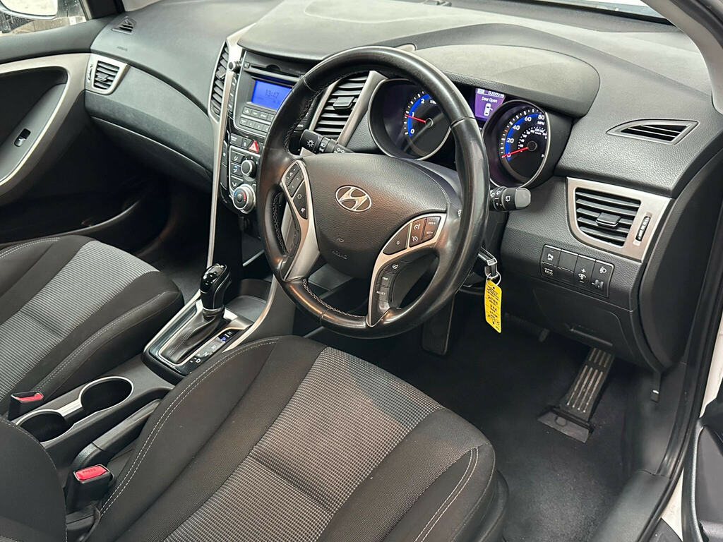 Hyundai I30 1.6 Crdi Active Euro 5 White #3