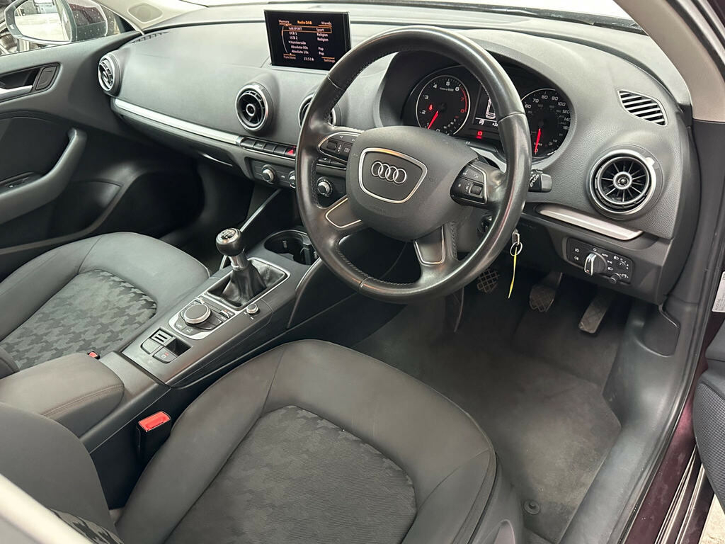 Audi A3 1.2 Tfsi Se Sportback Euro 5 Ss Red #3
