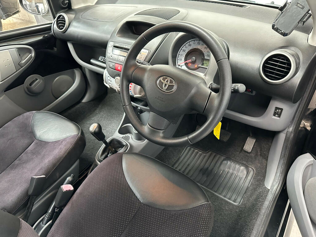 Toyota Aygo 1.0 Vvt-i Black Euro 4 Ac Black #3