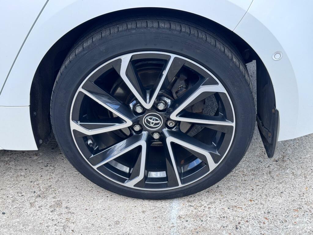 Toyota Corolla Corolla Excel Vvt-i Hev Cvt Red #29