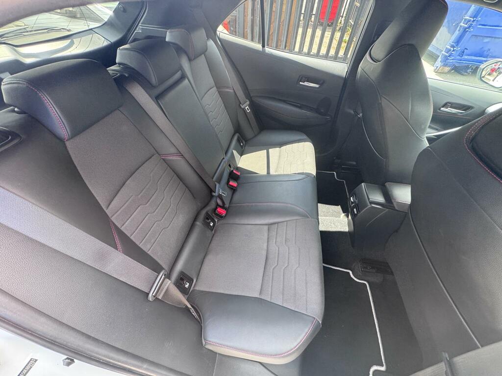 Toyota Corolla Corolla Excel Vvt-i Hev Cvt Red #22