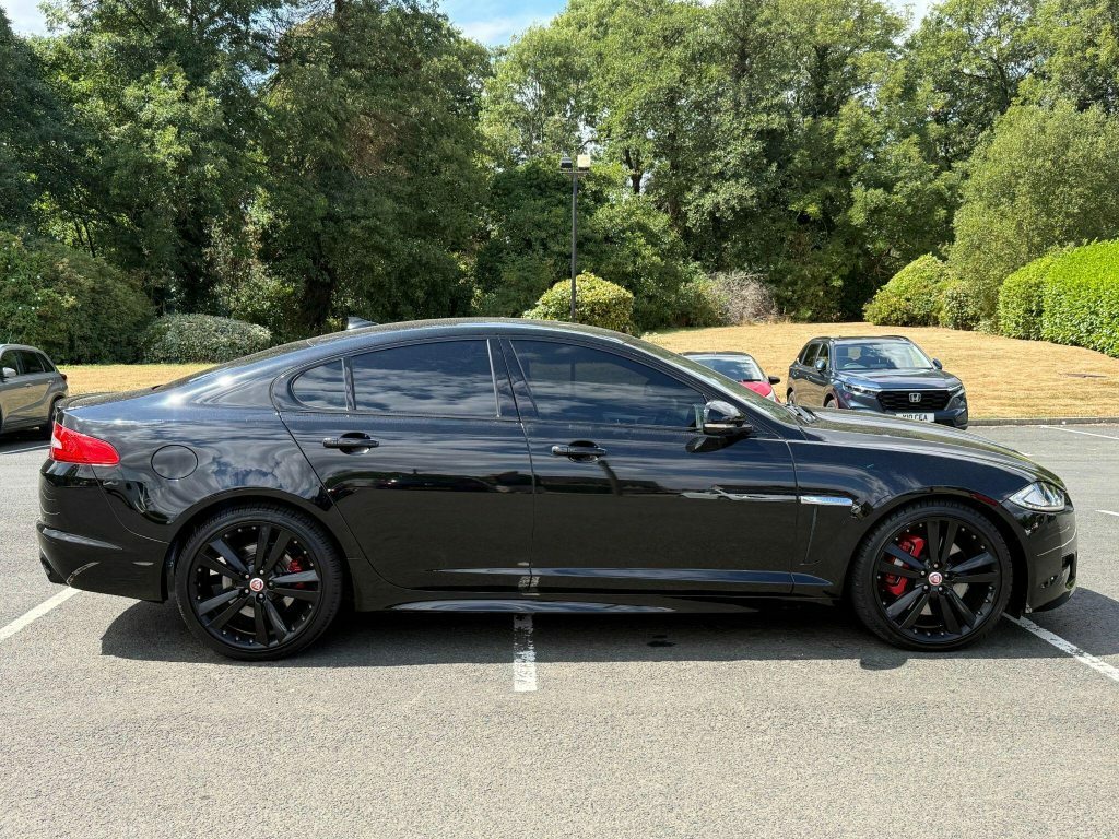 Jaguar XF 3.0D S V6 Portfolio Euro 5 S S Black #2