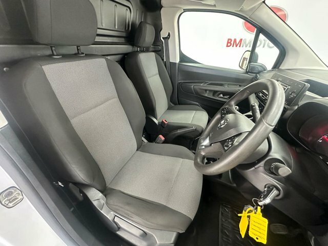 Vauxhall Combo 1.5 Turbo D 2000 Sportive Panel Van Man White #4