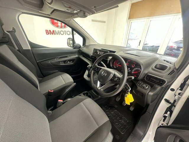 Vauxhall Combo 1.5 Turbo D 2000 Sportive Panel Van Man White #3