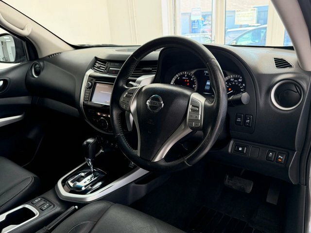Nissan Navara 2.3 Dci Tekna Pickup Double Cab 4W Grey #3