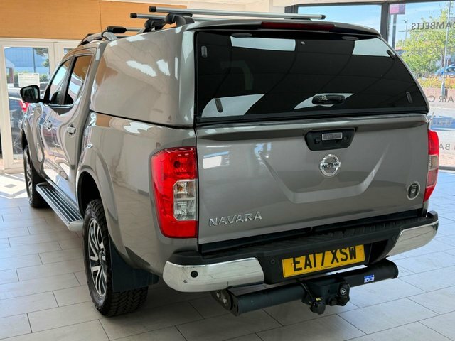 Nissan Navara 2.3 Dci Tekna Pickup Double Cab Silver #9