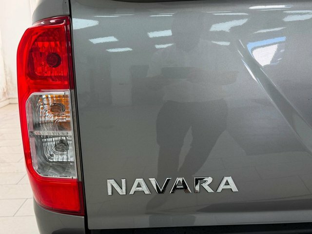 Nissan Navara 2.3 Dci Tekna Pickup Double Cab Silver #20