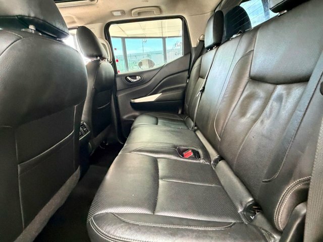 Nissan Navara 2.3 Dci Tekna Pickup Double Cab Silver #54