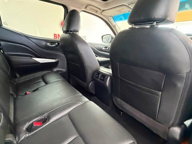 Nissan Navara 2.3 Dci Tekna Pickup Double Cab Silver #52