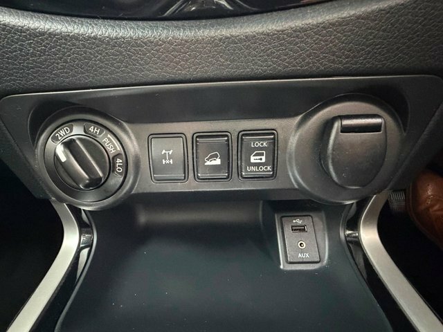 Nissan Navara 2.3 Dci Tekna Pickup Double Cab Silver #37