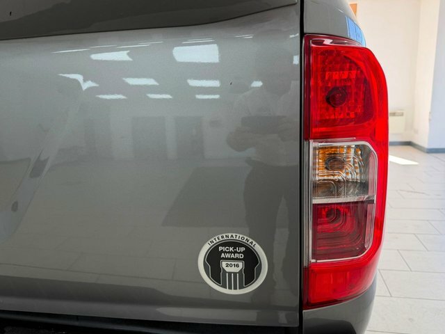 Nissan Navara 2.3 Dci Tekna Pickup Double Cab Silver #18