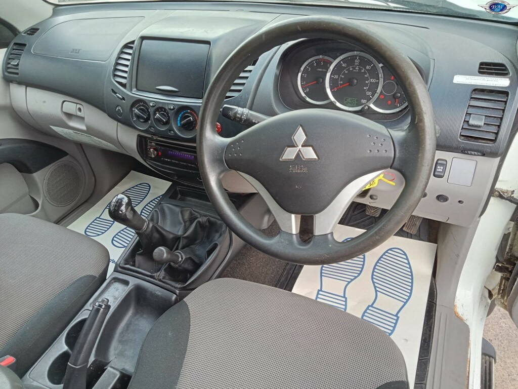 Mitsubishi L200 Pickup 2.5 Di-d Barbarian Pickup Double Cab 4Wd White #2