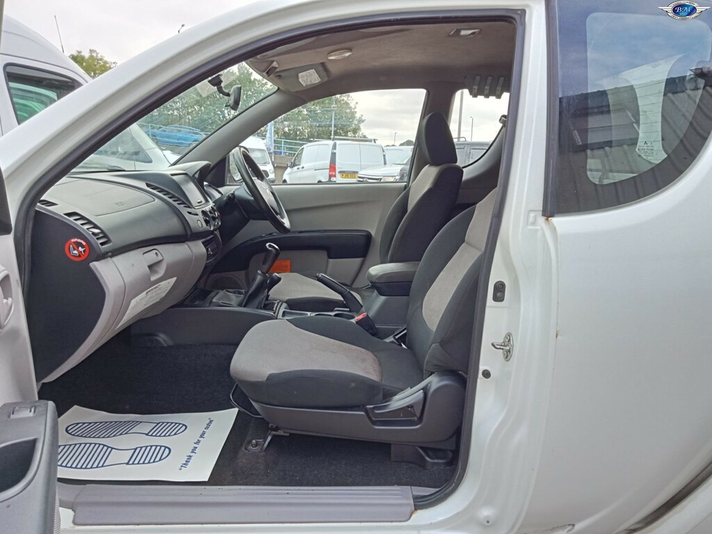 Mitsubishi L200 Pickup 2.5 Di-d Barbarian Pickup Double Cab 4Wd White #14