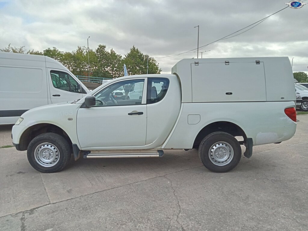 Mitsubishi L200 Pickup 2.5 Di-d Barbarian Pickup Double Cab 4Wd White #4