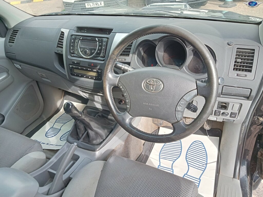 Toyota HILUX 3.0 D-4d Invincible 2010 Black #2