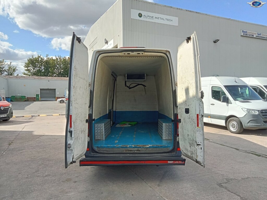 Volkswagen Crafter Cr35 Panel Van Trendline Mwb 140 Ps 2.0 Tdi 6Sp Ma White #7