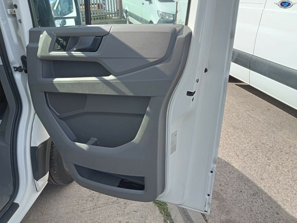 Volkswagen Crafter Cr35 Panel Van Trendline Mwb 140 Ps 2.0 Tdi 6Sp Ma White #13