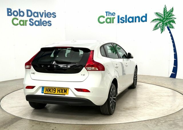 Volvo V40 T2 Gpf Momentum Hatchback White #6