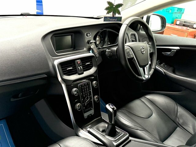 Volvo V40 T2 Gpf Momentum Hatchback White #3
