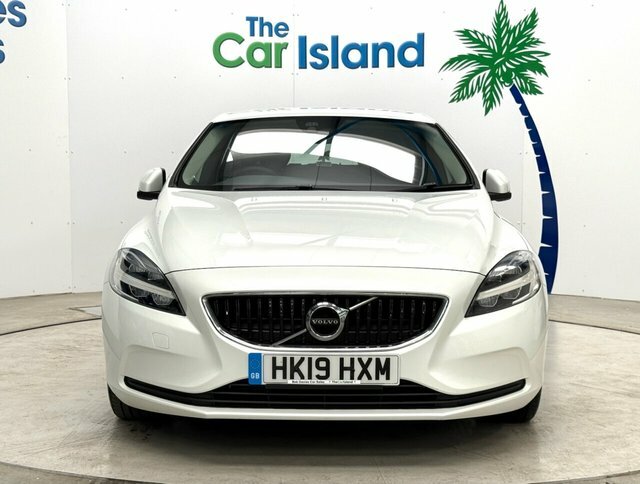 Volvo V40 T2 Gpf Momentum Hatchback White #2