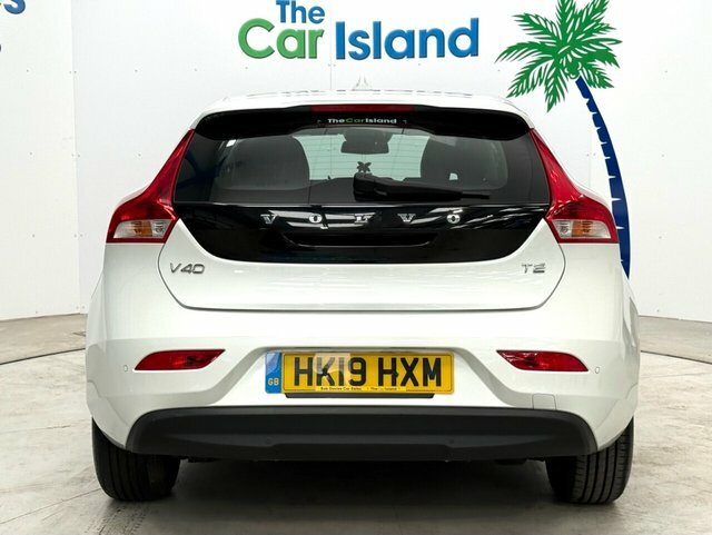 Volvo V40 T2 Gpf Momentum Hatchback White #5