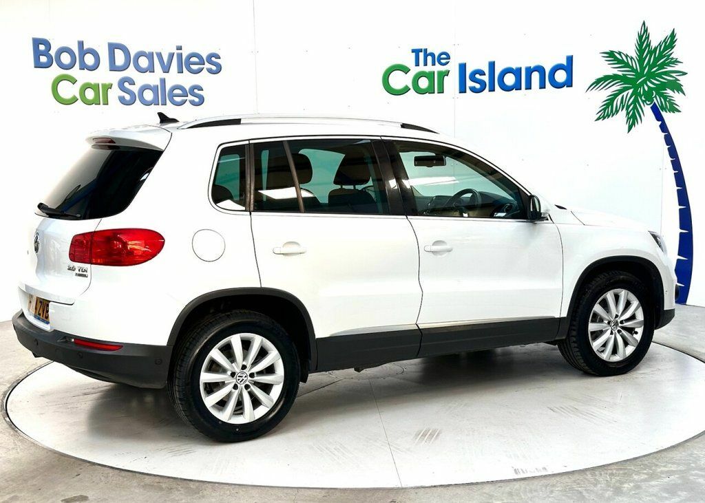 Volkswagen Tiguan Suv  #10