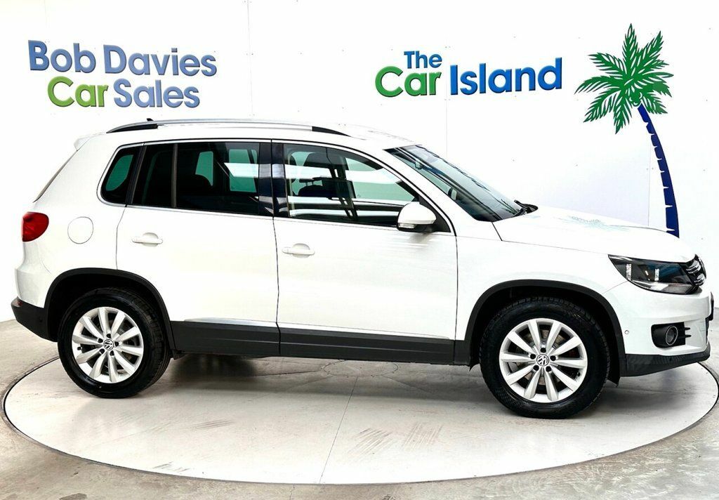 Volkswagen Tiguan Suv  #11